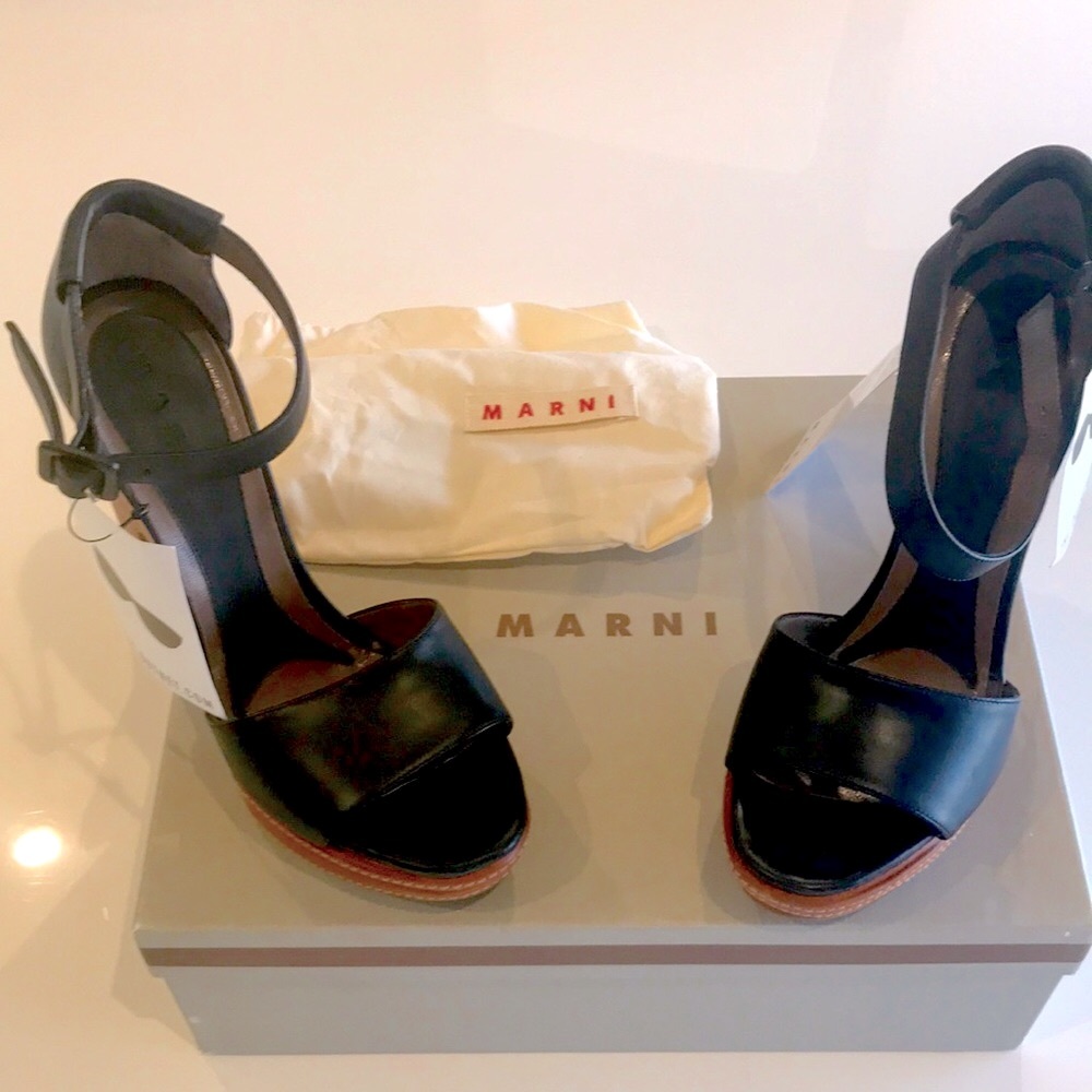 NWB Marni Black leather platform sandal
